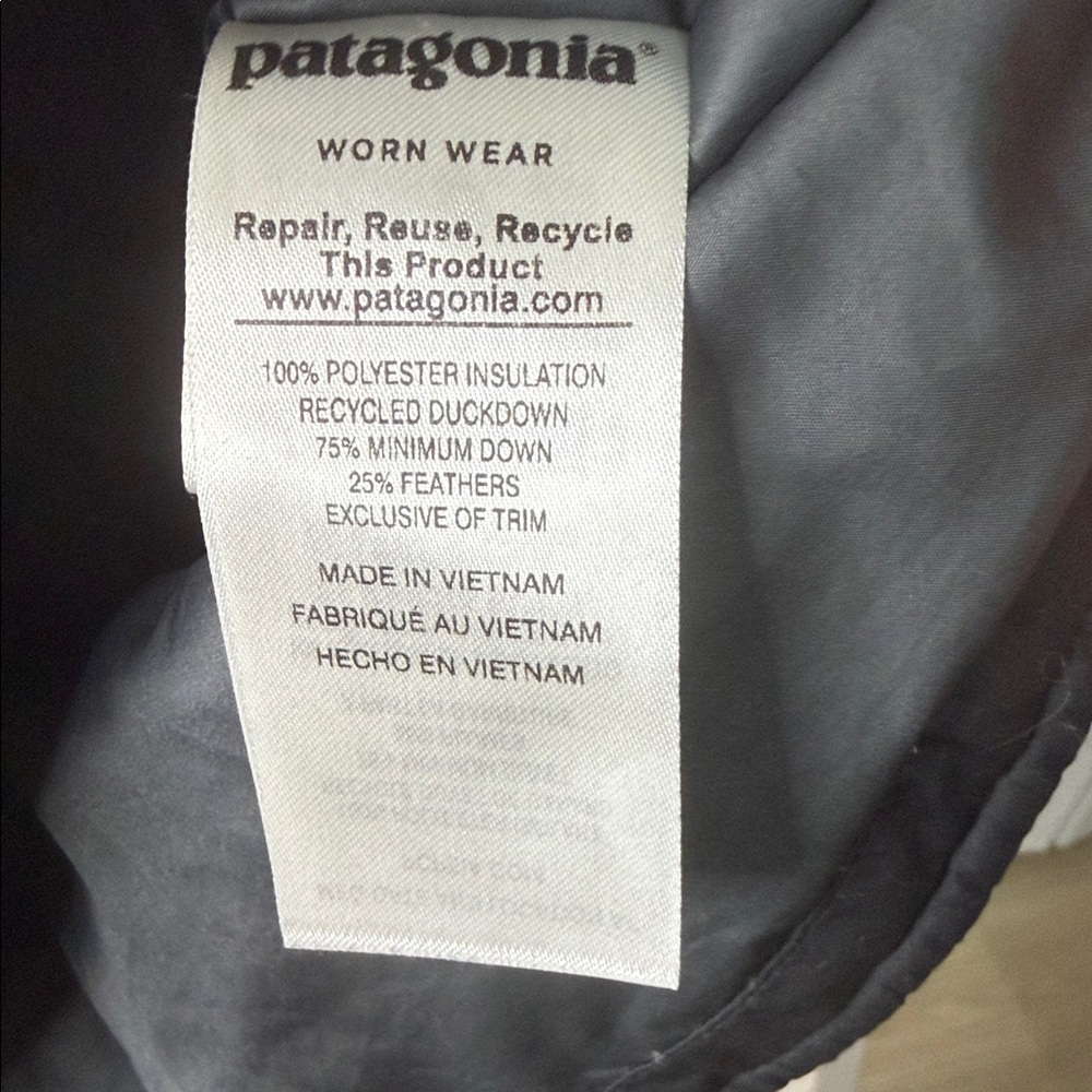 Patagonia Kids Black Puffer Jacket - Picture 6 of 10